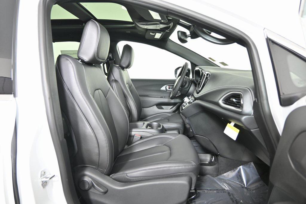 new 2026 Chrysler Pacifica car, priced at $42,799