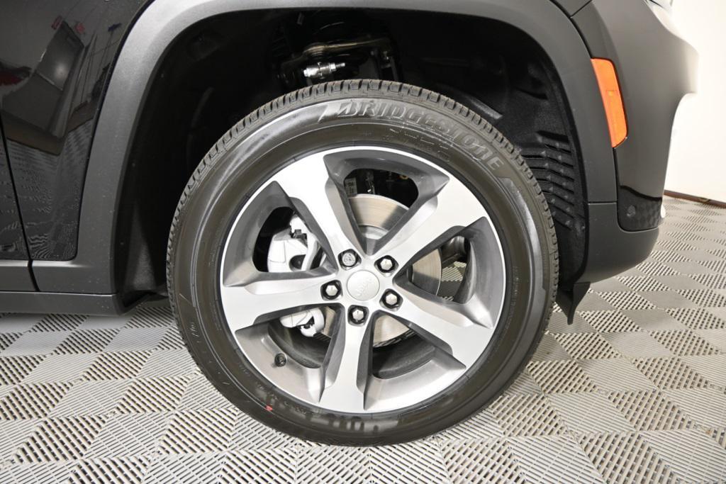 new 2025 Jeep Grand Cherokee car, priced at $47,999