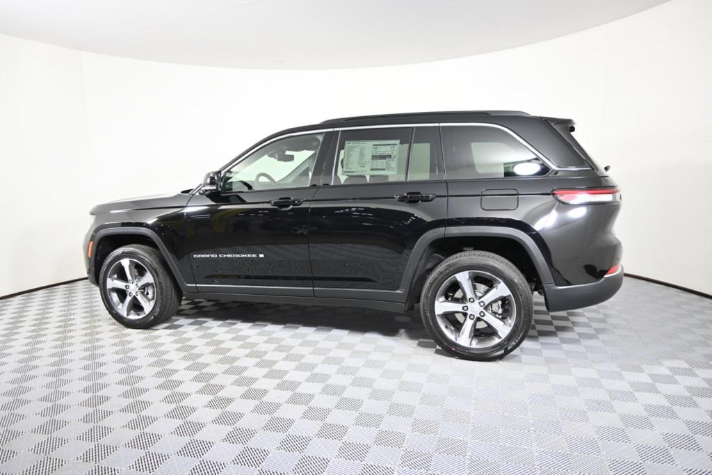 new 2025 Jeep Grand Cherokee car, priced at $47,999