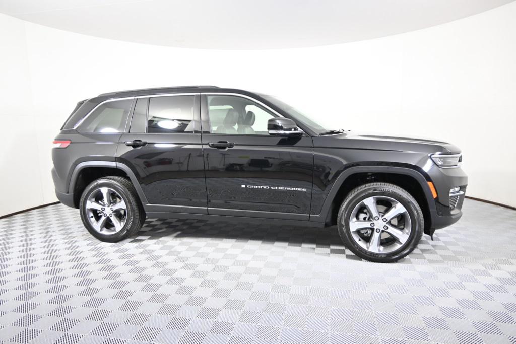 new 2025 Jeep Grand Cherokee car, priced at $47,999