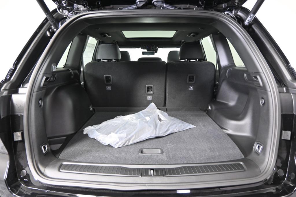new 2025 Jeep Grand Cherokee car, priced at $47,999