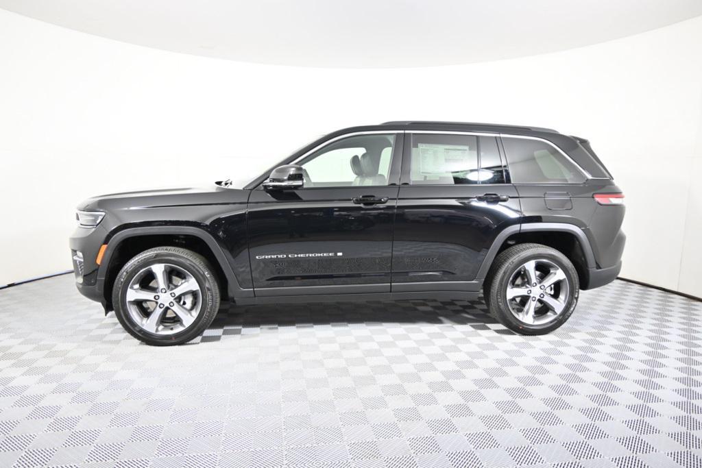 new 2025 Jeep Grand Cherokee car, priced at $47,999