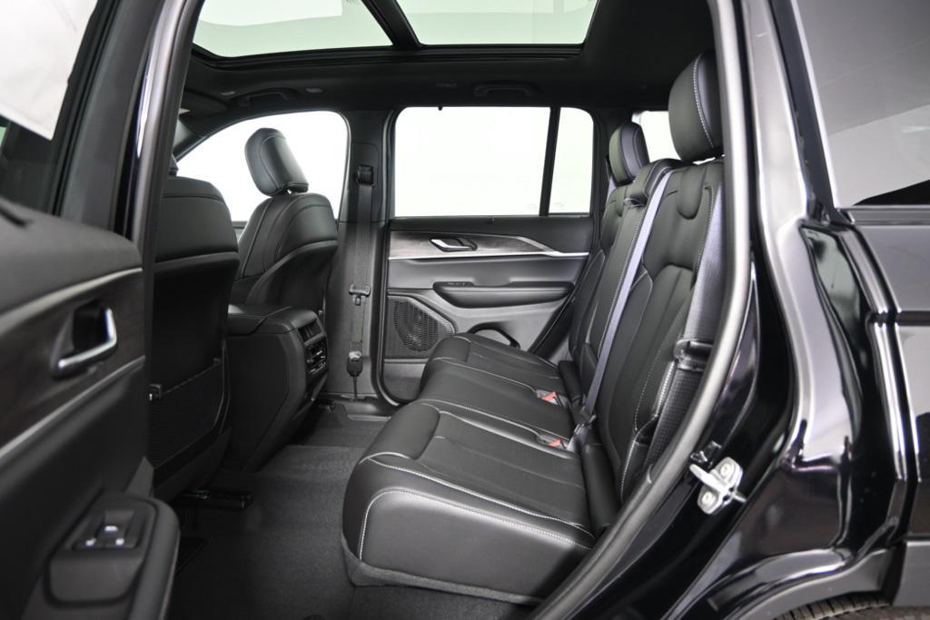 new 2025 Jeep Grand Cherokee car, priced at $47,999