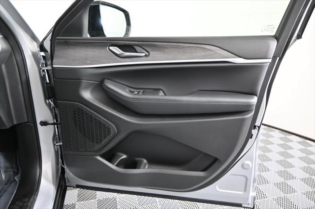 new 2025 Jeep Grand Cherokee car, priced at $49,599