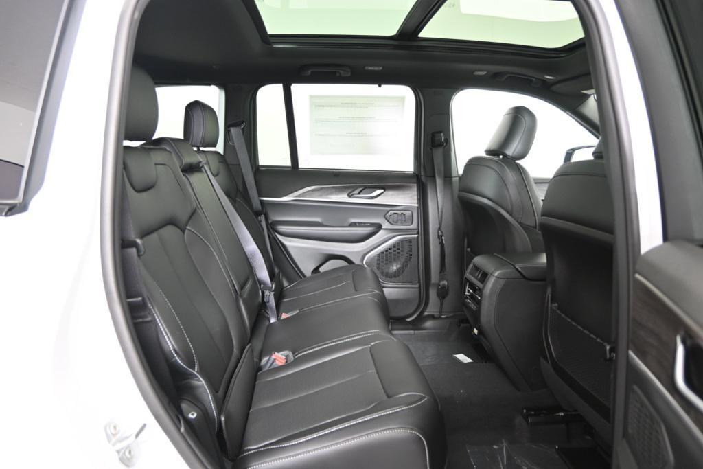 new 2025 Jeep Grand Cherokee car, priced at $49,899