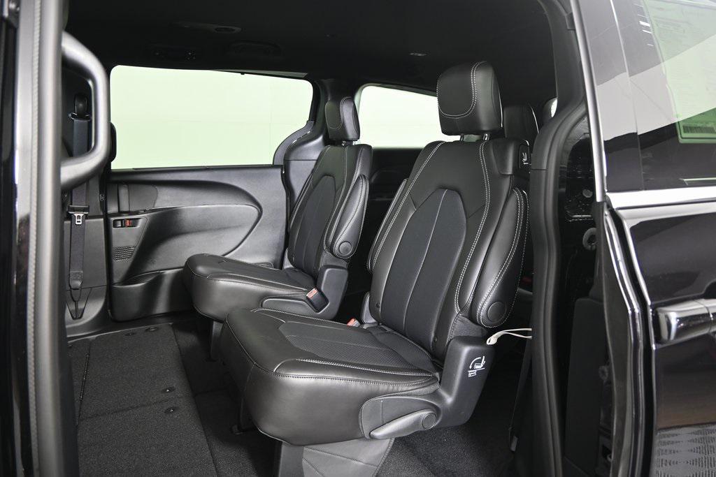 new 2026 Chrysler Pacifica car, priced at $39,499
