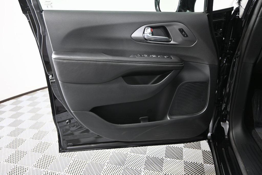 new 2026 Chrysler Pacifica car, priced at $39,499