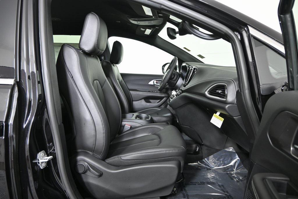 new 2026 Chrysler Pacifica car, priced at $39,499