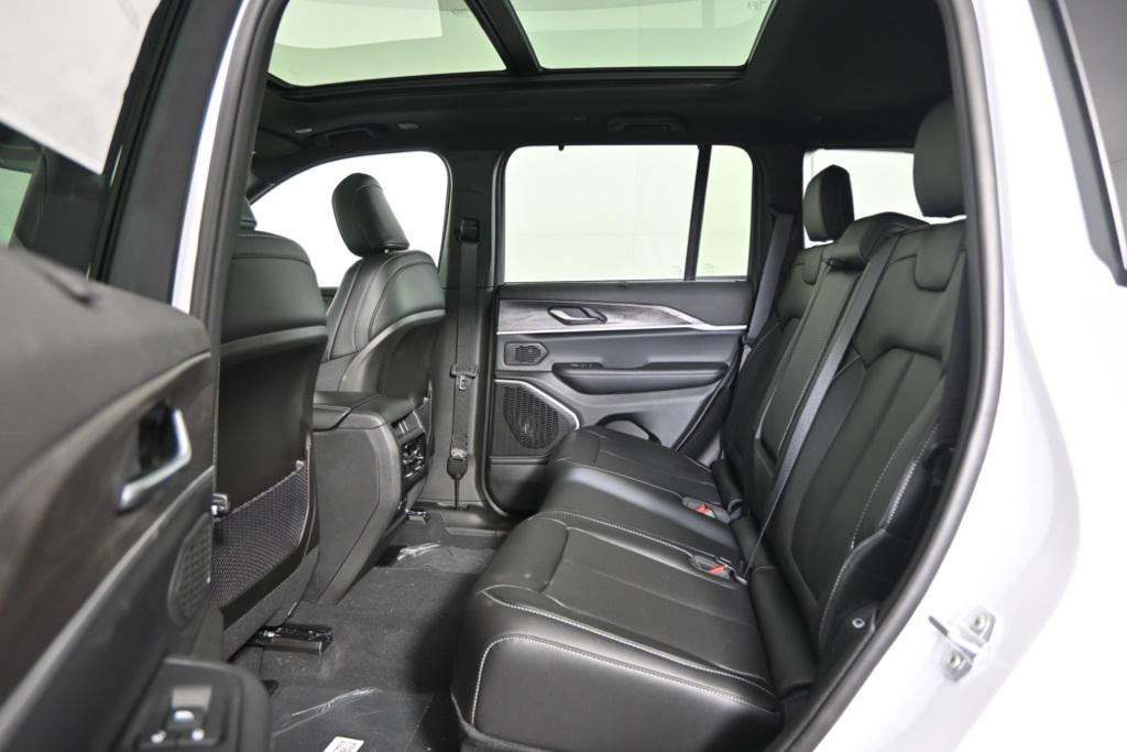 new 2025 Jeep Grand Cherokee car, priced at $49,899