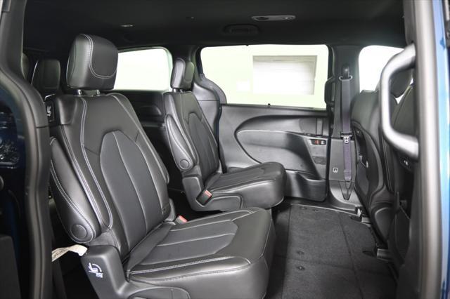 new 2025 Chrysler Pacifica car, priced at $40,999