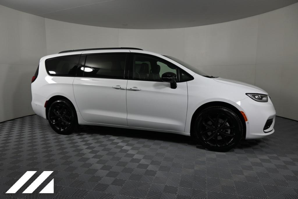 new 2024 Chrysler Pacifica car, priced at $52,929