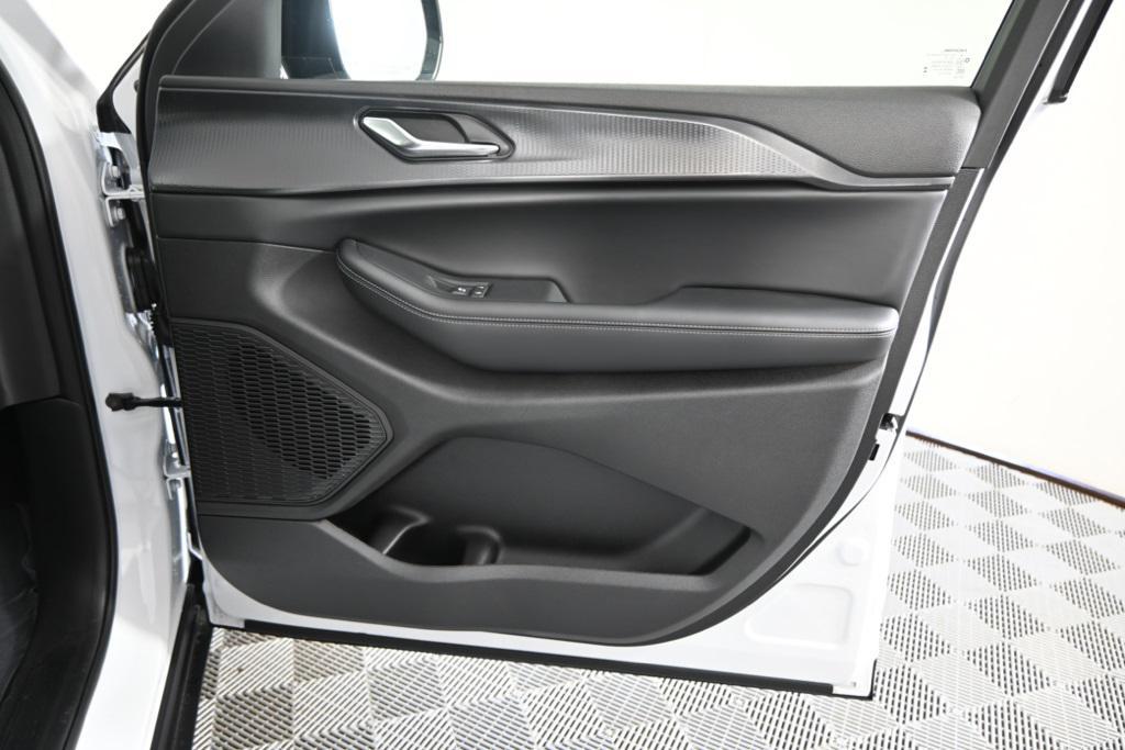 new 2025 Jeep Grand Cherokee L car, priced at $42,799