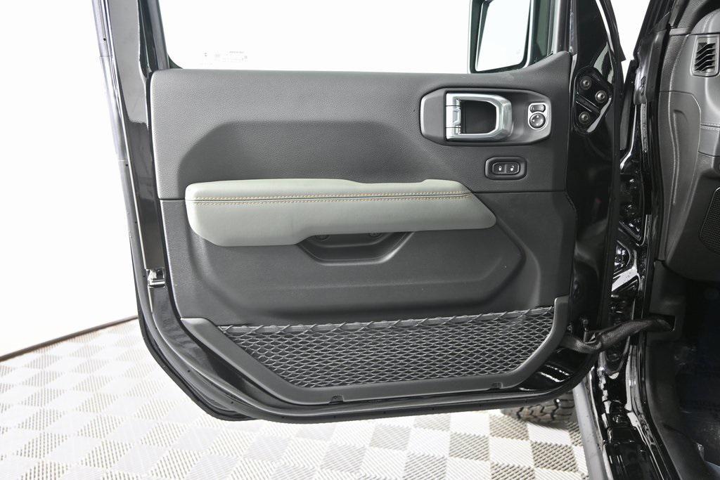 new 2026 Jeep Gladiator car, priced at $58,999