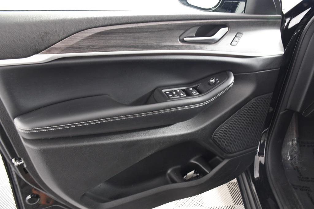 used 2024 Jeep Grand Cherokee L car, priced at $33,999
