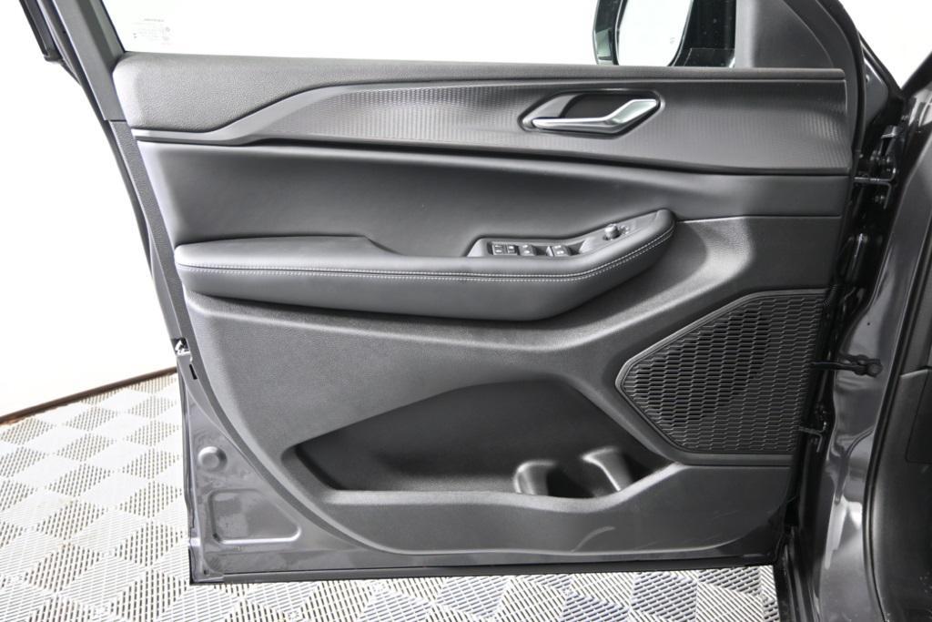new 2025 Jeep Grand Cherokee L car, priced at $43,399