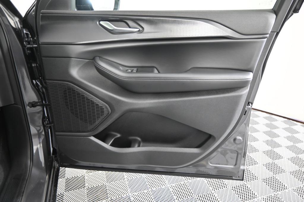 new 2025 Jeep Grand Cherokee L car, priced at $43,399