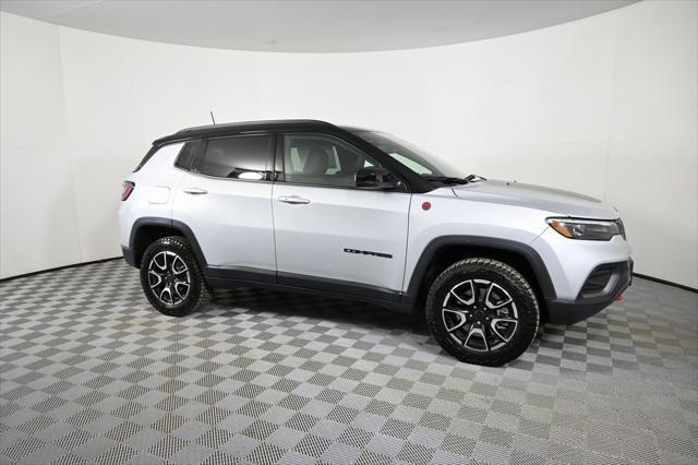 new 2025 Jeep Compass car, priced at $36,999