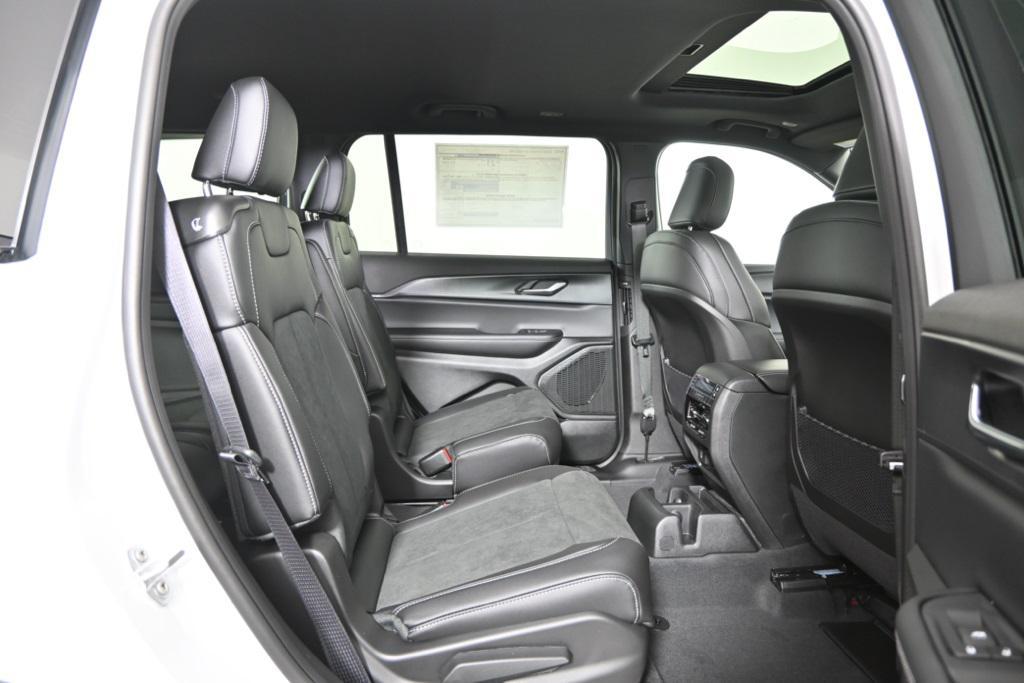 new 2025 Jeep Grand Cherokee L car, priced at $40,599