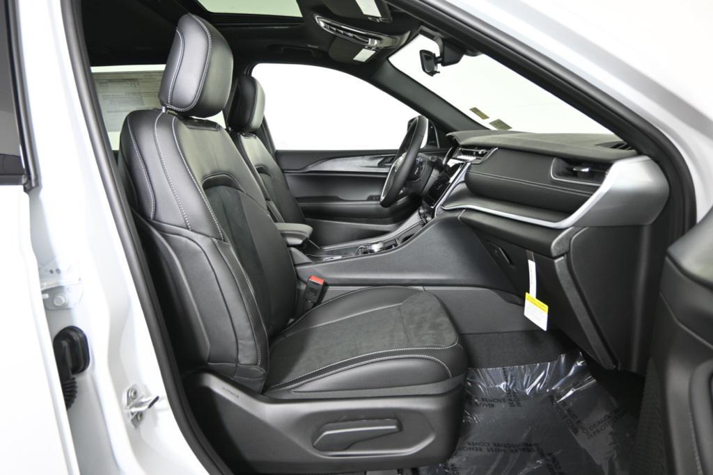 new 2025 Jeep Grand Cherokee L car, priced at $40,599