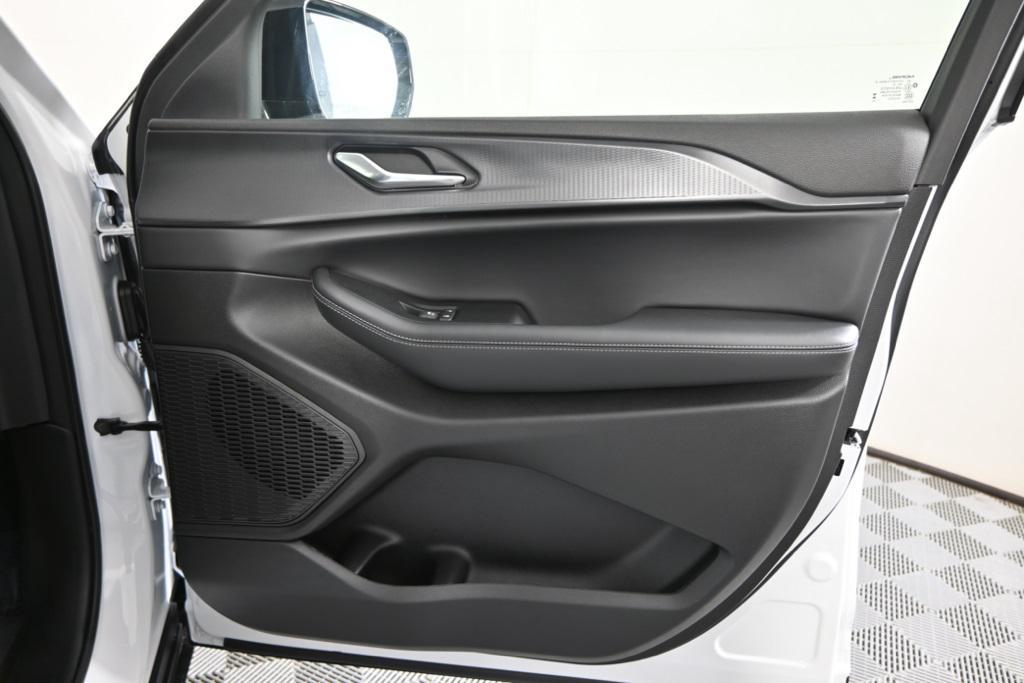 new 2025 Jeep Grand Cherokee L car, priced at $40,599