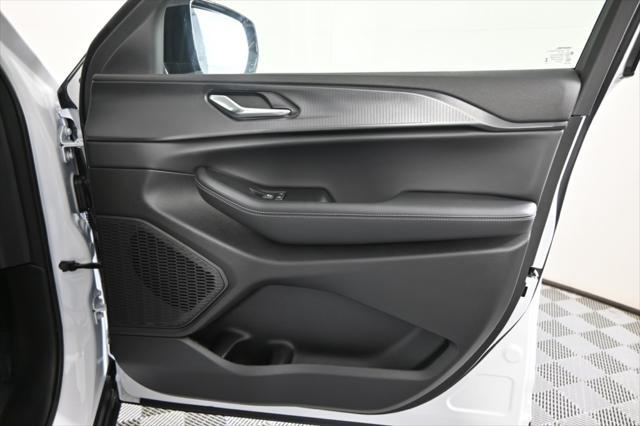 new 2025 Jeep Grand Cherokee L car, priced at $40,999