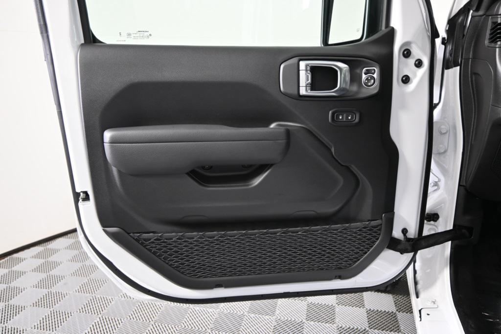 new 2025 Jeep Gladiator car, priced at $44,399