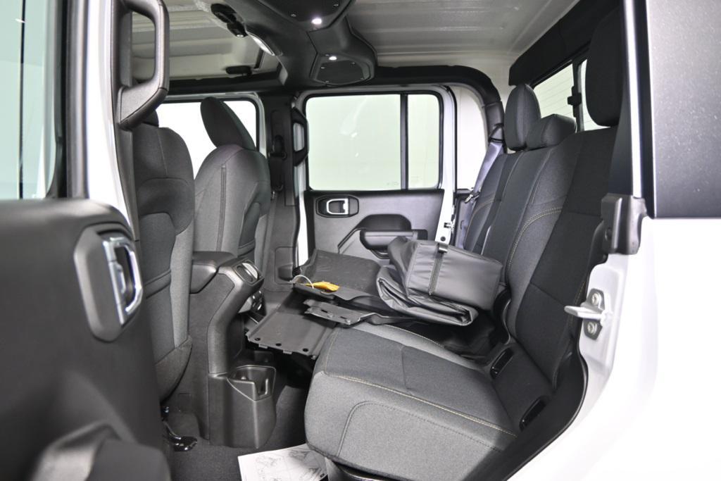 new 2025 Jeep Gladiator car, priced at $44,399