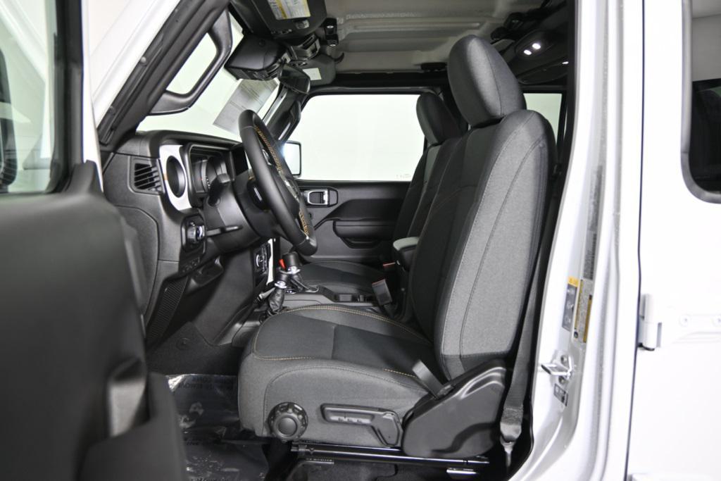 new 2025 Jeep Gladiator car, priced at $44,399