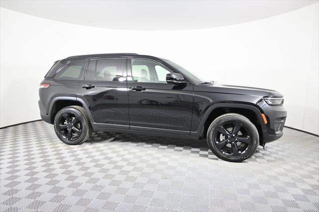 new 2025 Jeep Grand Cherokee car, priced at $46,670