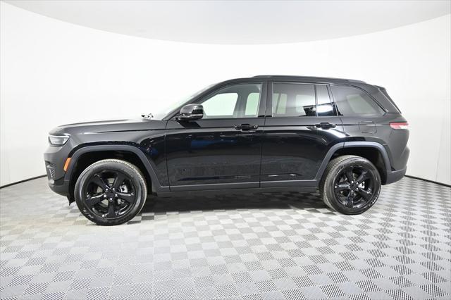 new 2025 Jeep Grand Cherokee car, priced at $46,670