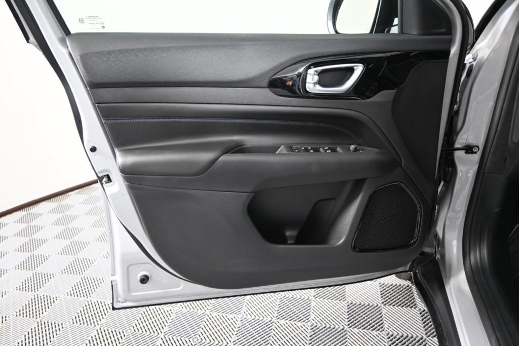 new 2026 Jeep Compass car, priced at $32,999