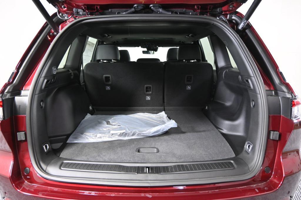 new 2025 Jeep Grand Cherokee car, priced at $41,699