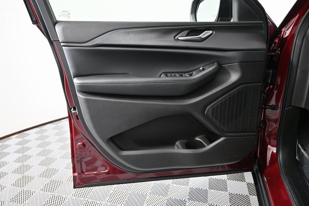 new 2025 Jeep Grand Cherokee car, priced at $38,199