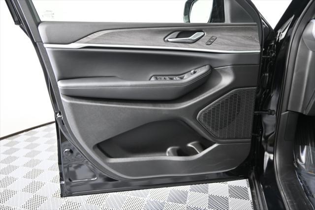 new 2025 Jeep Grand Cherokee car, priced at $47,599