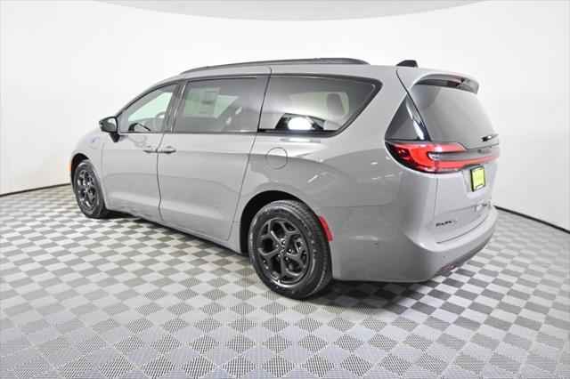 new 2025 Chrysler Pacifica Hybrid car, priced at $40,299