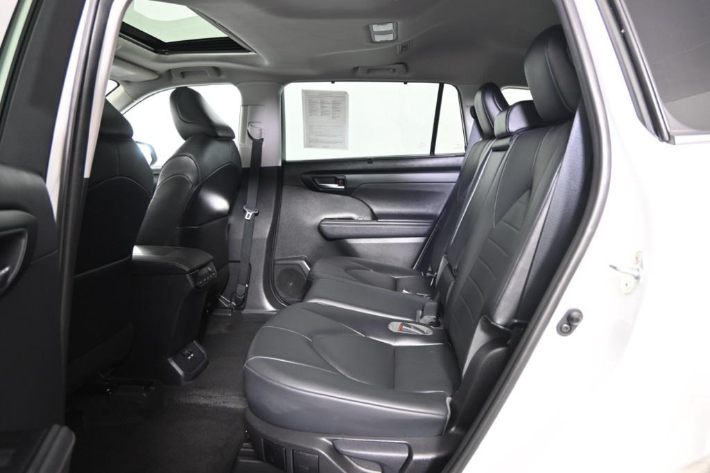 used 2021 Toyota Highlander car, priced at $32,999