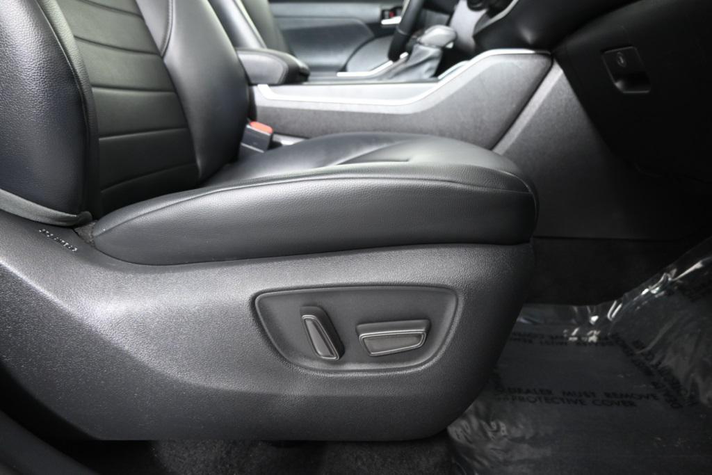 used 2021 Toyota Highlander car, priced at $32,999