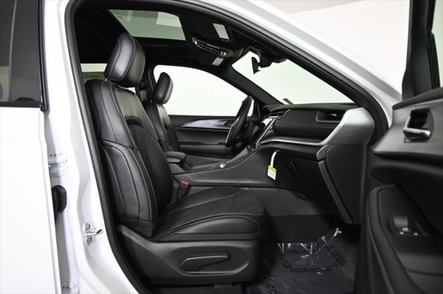 new 2025 Jeep Grand Cherokee car, priced at $40,799