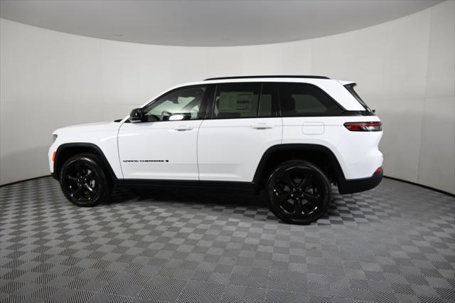 new 2025 Jeep Grand Cherokee car, priced at $40,799