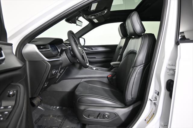 new 2025 Jeep Grand Cherokee car, priced at $40,799