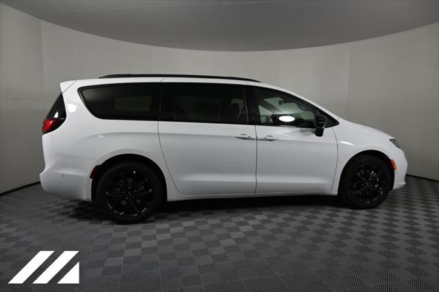 new 2024 Chrysler Pacifica car, priced at $47,999