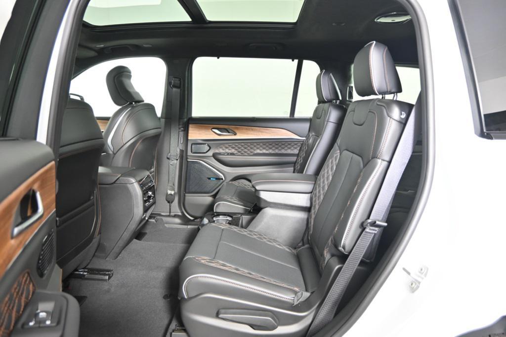new 2025 Jeep Grand Cherokee L car, priced at $67,499