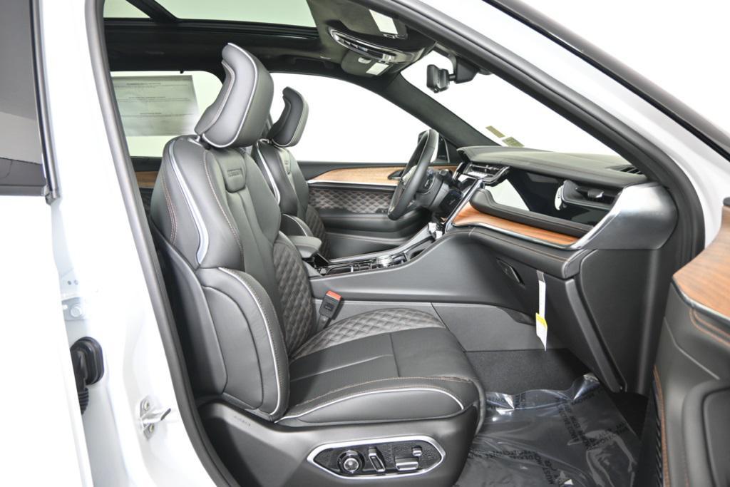 new 2025 Jeep Grand Cherokee L car, priced at $67,499