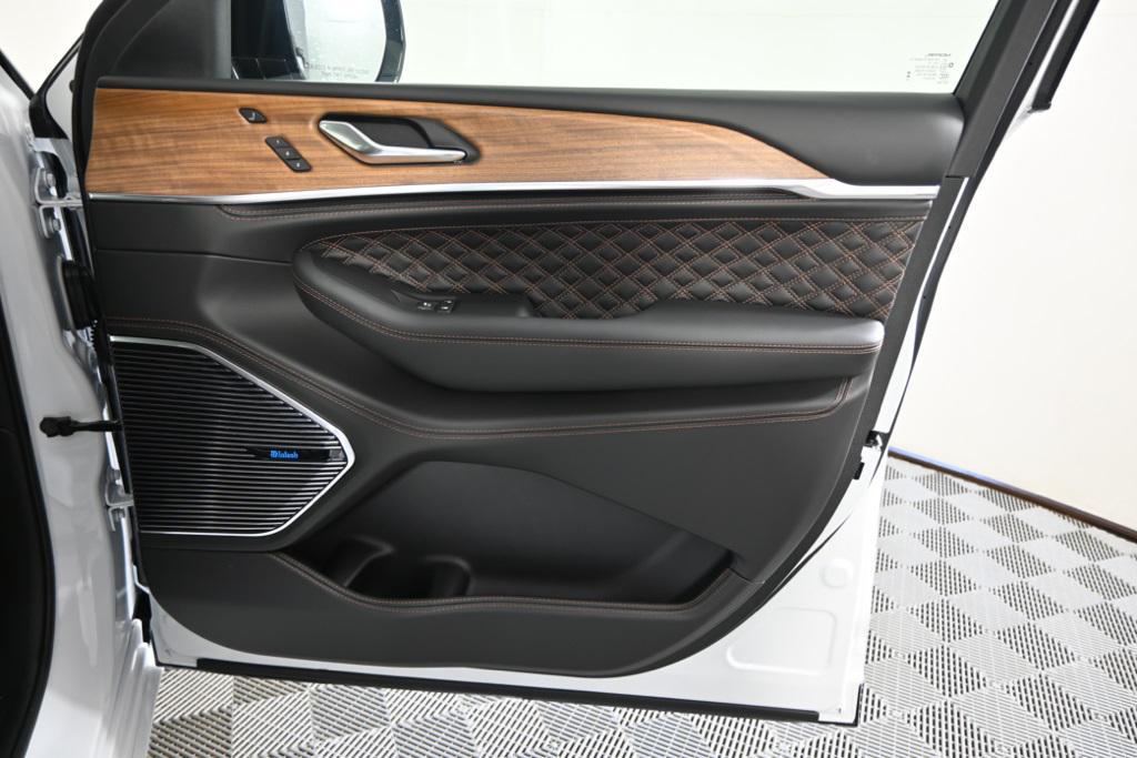 new 2025 Jeep Grand Cherokee L car, priced at $67,499