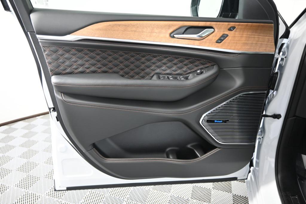 new 2025 Jeep Grand Cherokee L car, priced at $67,499
