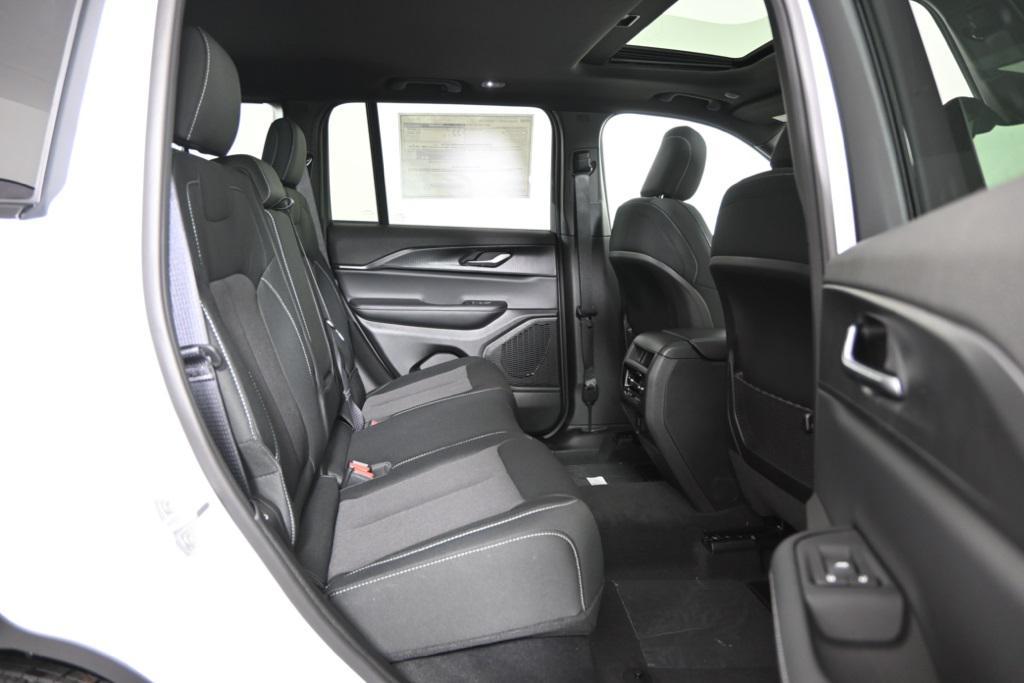 new 2025 Jeep Grand Cherokee car, priced at $37,399