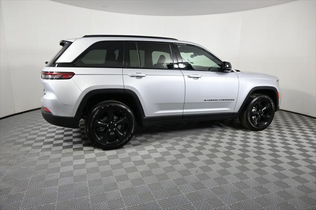 new 2025 Jeep Grand Cherokee car, priced at $48,999