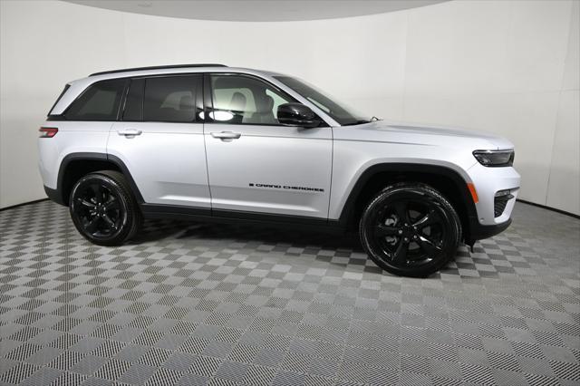 new 2025 Jeep Grand Cherokee car, priced at $48,999