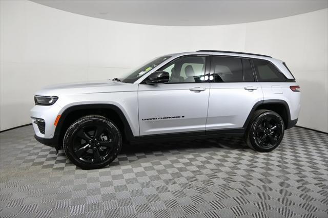 new 2025 Jeep Grand Cherokee car, priced at $48,999