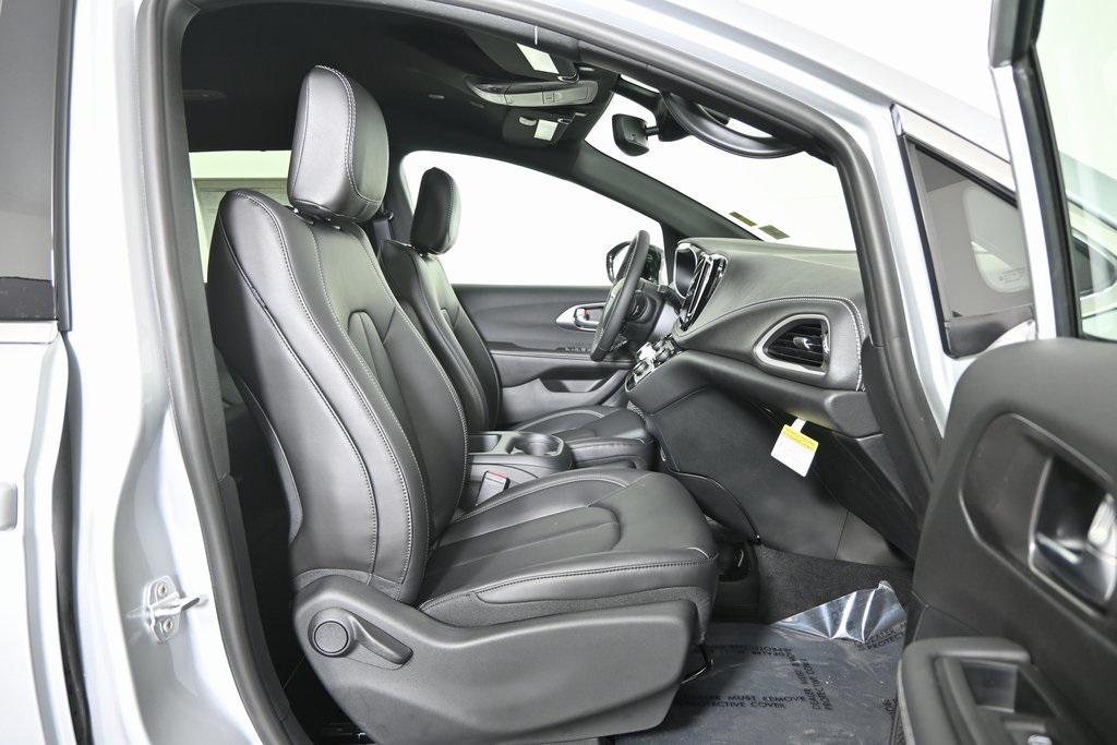 new 2026 Chrysler Pacifica car, priced at $47,415